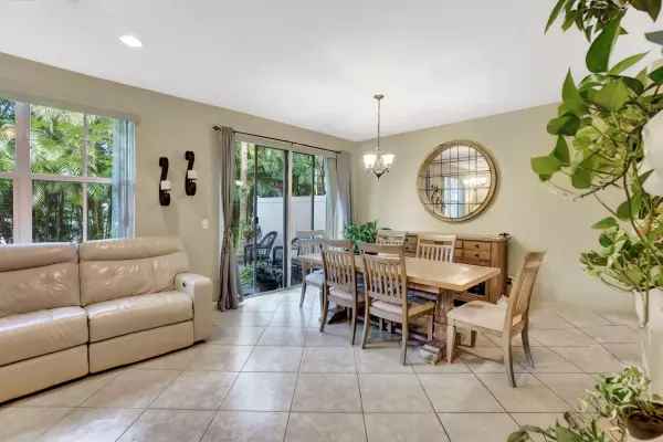 Delray Beach, FL 33445,117 E Prive CIR