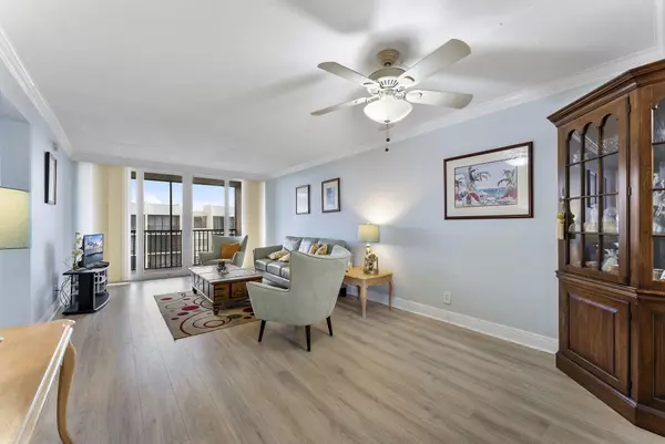 Boca Raton, FL 33432,8 Royal Palm Way 6040