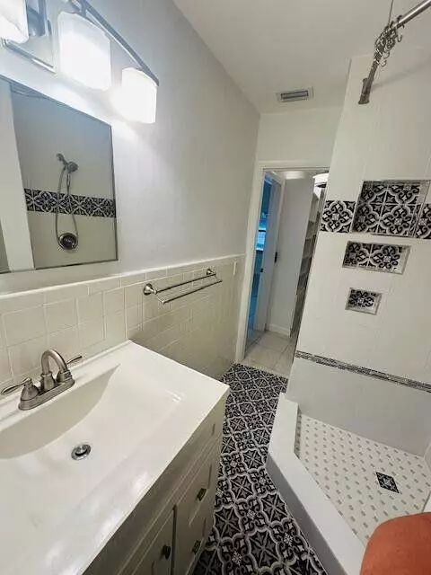 Delray Beach, FL 33483,555 Banyan Tree LN 5