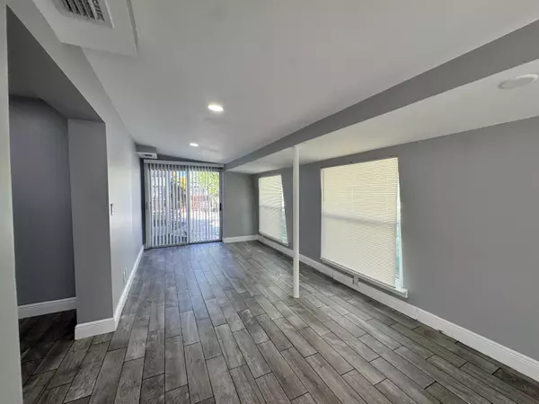 Lake Park, FL 33403,919 Laurel DR