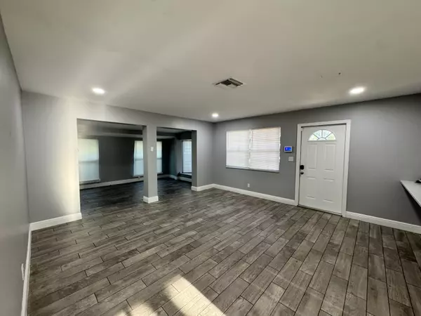 Lake Park, FL 33403,919 Laurel DR