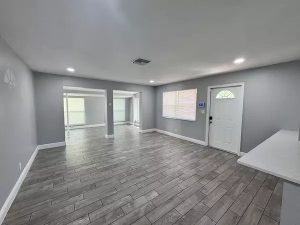 Lake Park, FL 33403,919 Laurel DR