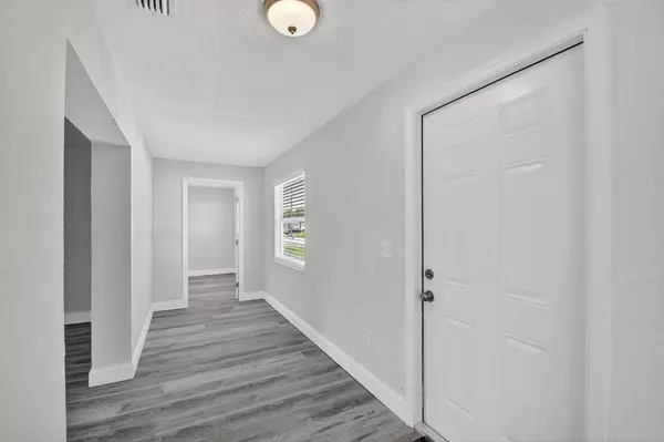 Riviera Beach, FL 33404,1373 W 30th ST