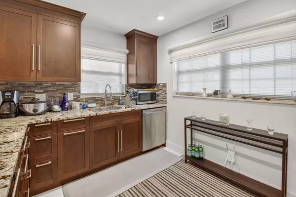 Delray Beach, FL 33445,737 Whippoorwill LN