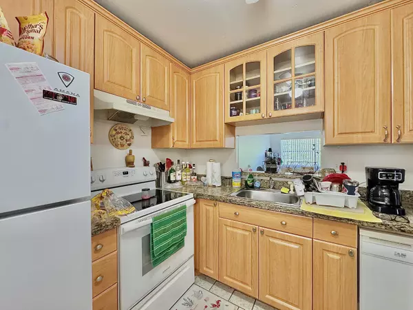 Lauderdale Lakes, FL 33313,5181 W Oakland Park BLVD 212