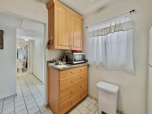 Lauderdale Lakes, FL 33313,5181 W Oakland Park BLVD 212