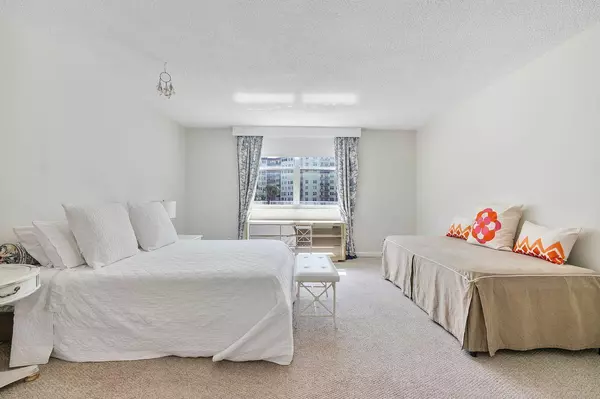 Palm Beach, FL 33480,3450 S Ocean BLVD 118