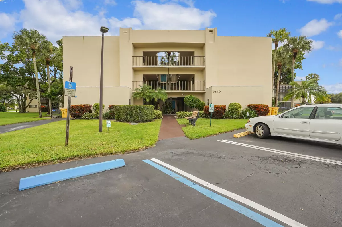 Delray Beach, FL 33484,5190 Las Verdes CIR 214