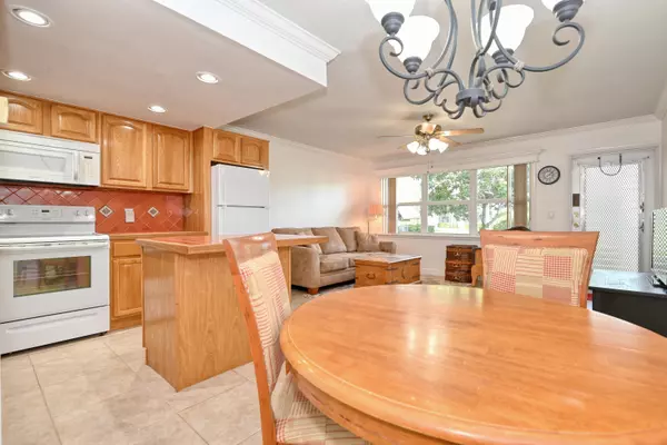 West Palm Beach, FL 33417,102 Coventry E 102