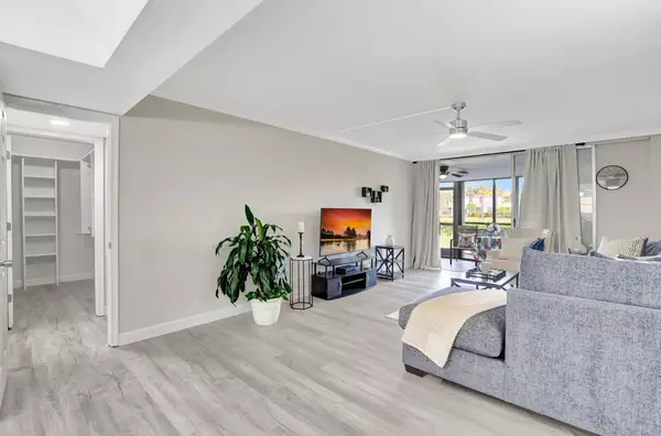 Boca Raton, FL 33428,23279 Barwood LN 105