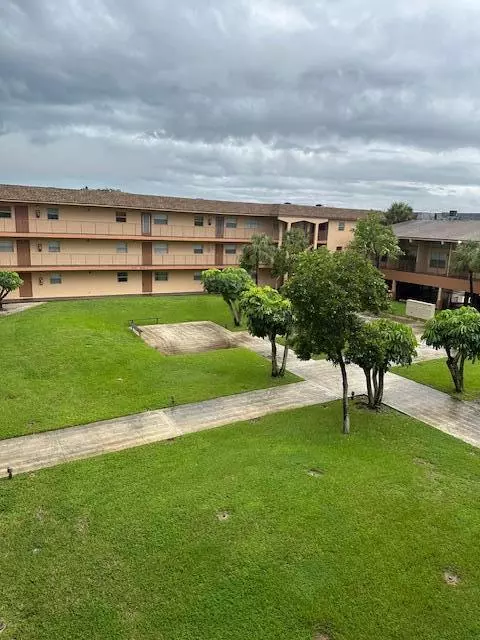 Lauderhill, FL 33313,4141 NW 26 ST 322
