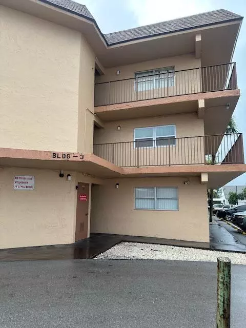 4141 NW 26 ST 322, Lauderhill, FL 33313