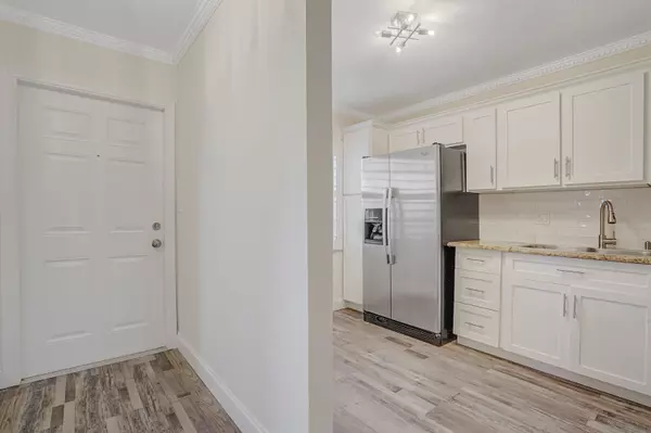 West Palm Beach, FL 33411,122 Lake Rebecca DR