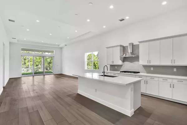 Port Saint Lucie, FL 34984,170 SE Palma ST