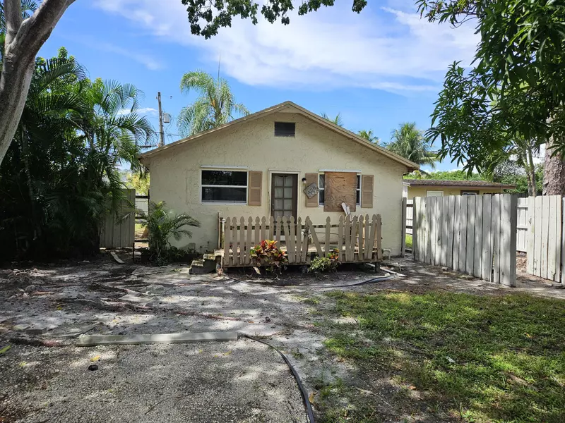 409 Perry AVE, Greenacres, FL 33463