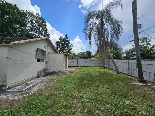 Greenacres, FL 33463,409 Perry AVE