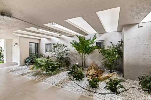 Lake Worth, FL 33467,5279 S Fountains DR 305