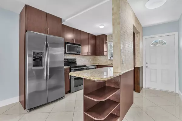Boca Raton, FL 33428,9851 Sandalfoot BLVD 207
