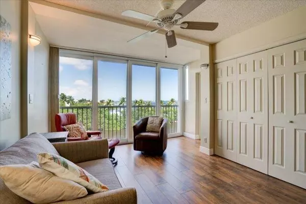 1820 New Palm WAY 402, Boynton Beach, FL 33435