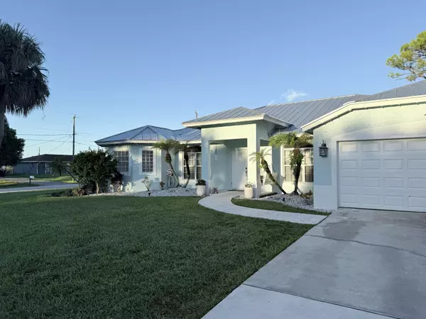2534 SW National CIR, Port Saint Lucie, FL 34953