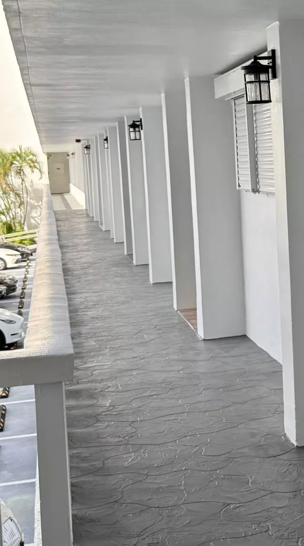 Pompano Beach, FL 33062,1012 N Ocean BLVD 202