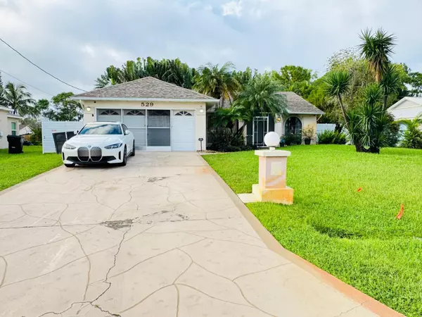 Port Saint Lucie, FL 34983,529 SE Fallon DR