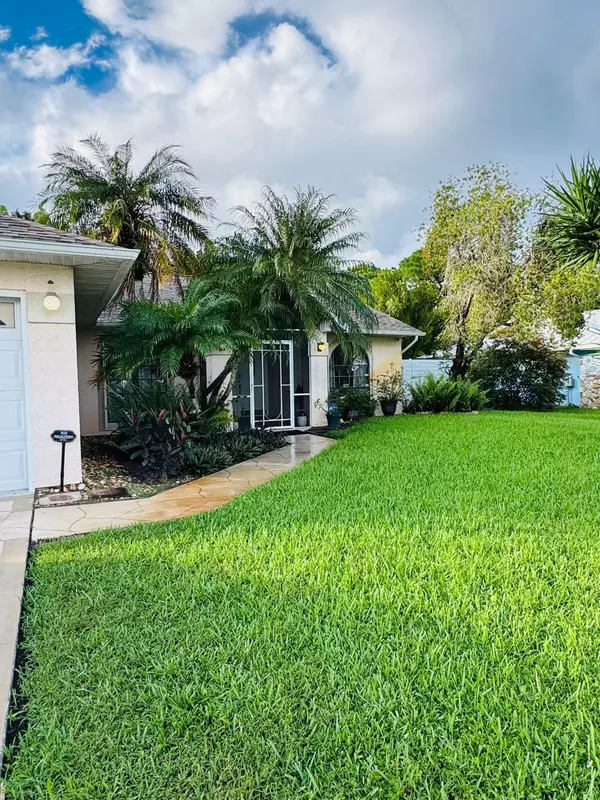 Port Saint Lucie, FL 34983,529 SE Fallon DR