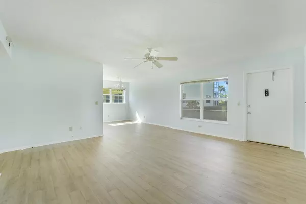 Vero Beach, FL 32962,16 Vista Gardens TRL 106