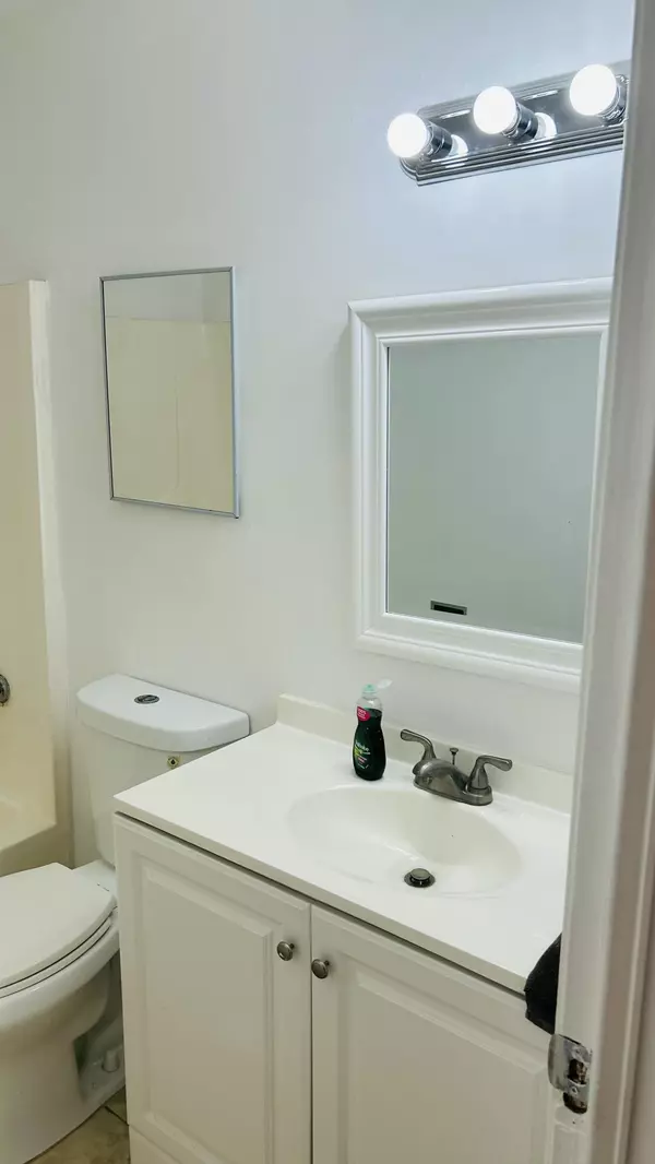 Lake Worth, FL 33461,2345 N N 2nd AVE 11