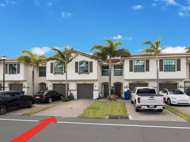 6011 Woods Edge CIR, Riviera Beach, FL 33410