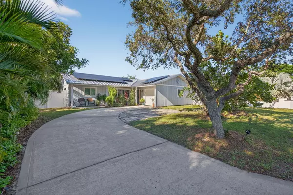 5095 SE Manatee TER, Stuart, FL 34997