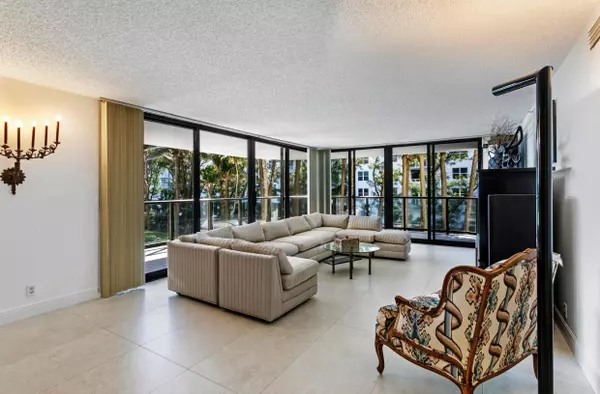 Palm Beach, FL 33480,3440 S Ocean BLVD 208s