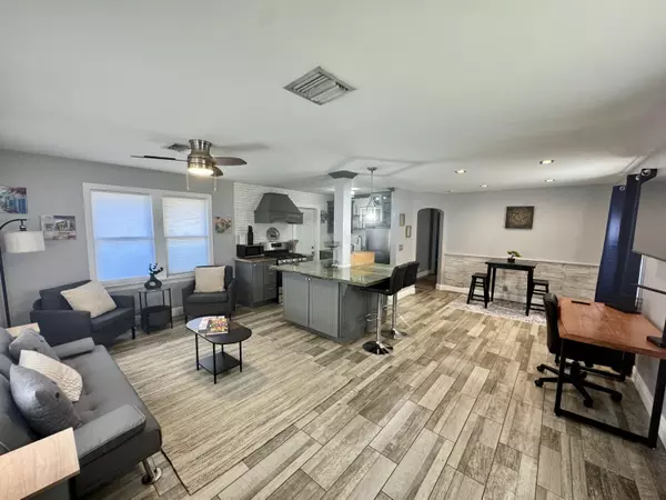 Lake Worth Beach, FL 33460,322 S L ST Front