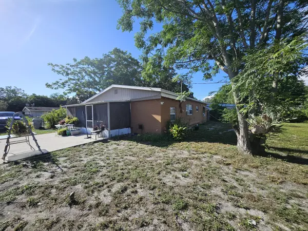 Vero Beach, FL 32962,2429 SE 2nd AVE