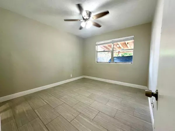 West Palm Beach, FL 33401,909 Windsor AVE