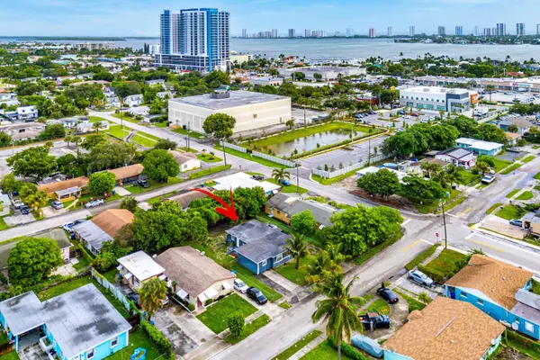 112 W 34th ST 1, Riviera Beach, FL 33404