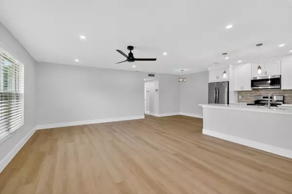 Delray Beach, FL 33445,955 Circle DR A