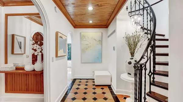 West Palm Beach, FL 33401,225 Pershing WAY