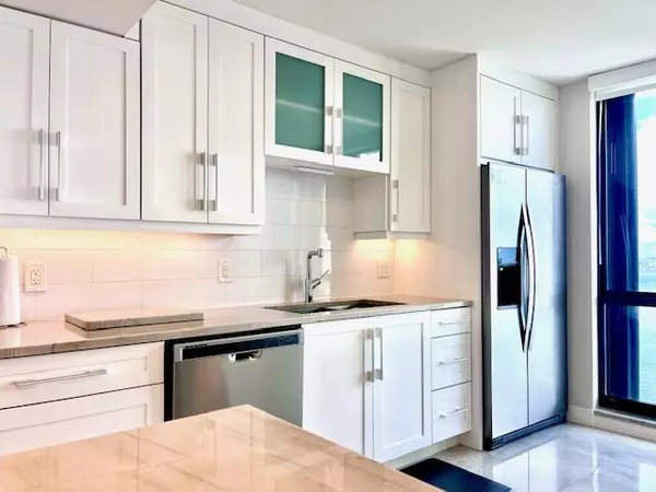 Singer Island, FL 33404,5380 N Ocean DR 17g