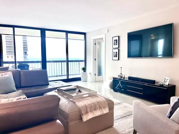Singer Island, FL 33404,5380 N Ocean DR 17g