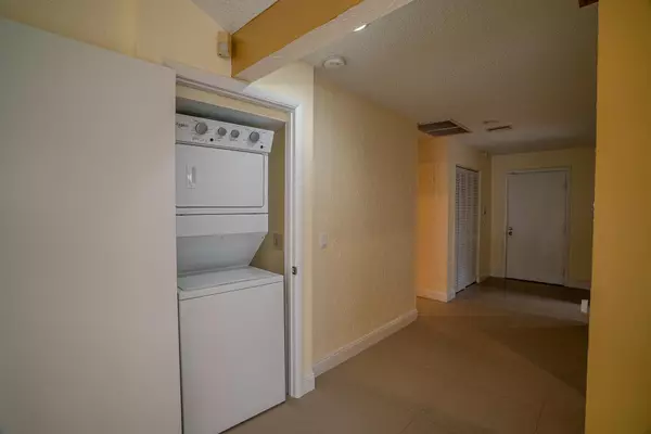 Boca Raton, FL 33433,8410 Cypress LN 6a