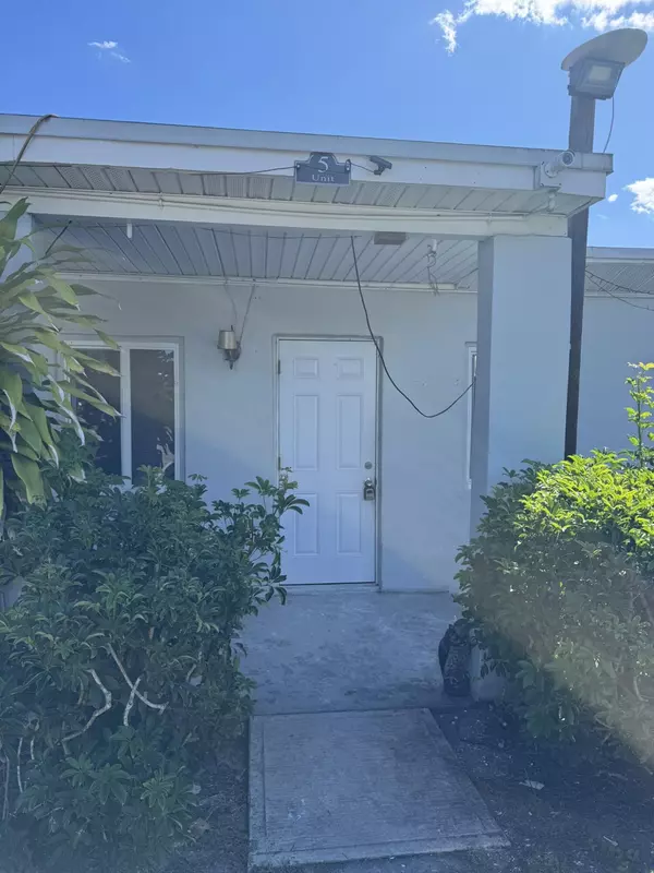 920 N Haverhill RD 5, Haverhill, FL 33415