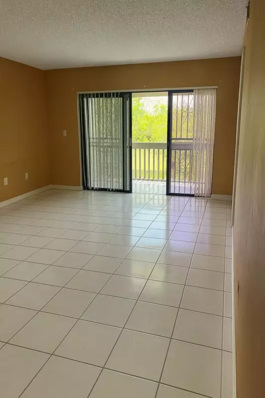 8879 Fontainebleau BLVD 206, Miami, FL 33172