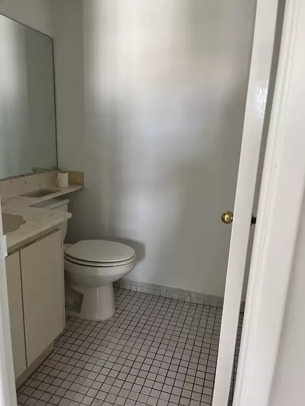 Miami, FL 33172,8879 Fontainebleau BLVD 206