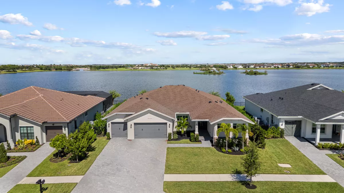 Loxahatchee, FL 33470,679 Hookline CIR
