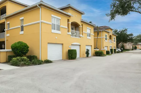 Vero Beach, FL 32967,5015 Fairways CIR 107