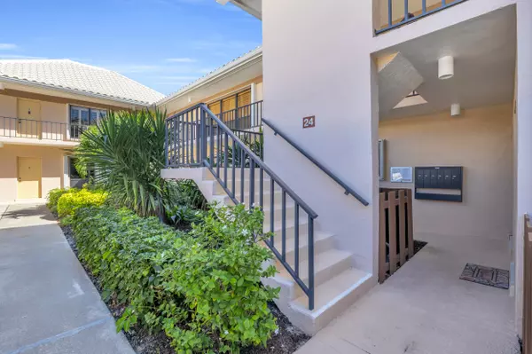 Tequesta, FL 33469,24 SE Turtle Creek DR F