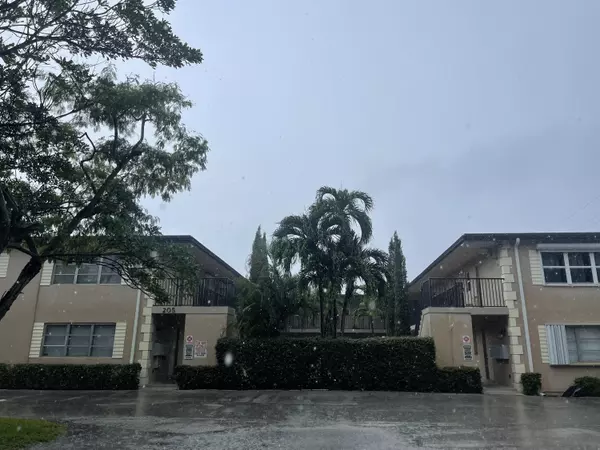 205 NE 3rd ST 110, Boynton Beach, FL 33435