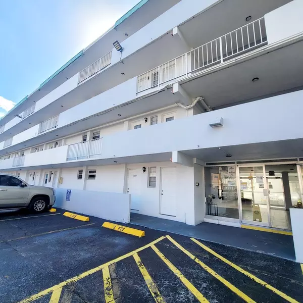Hallandale Beach, FL 33009,1333 E Hallandale Beach BLVD 121