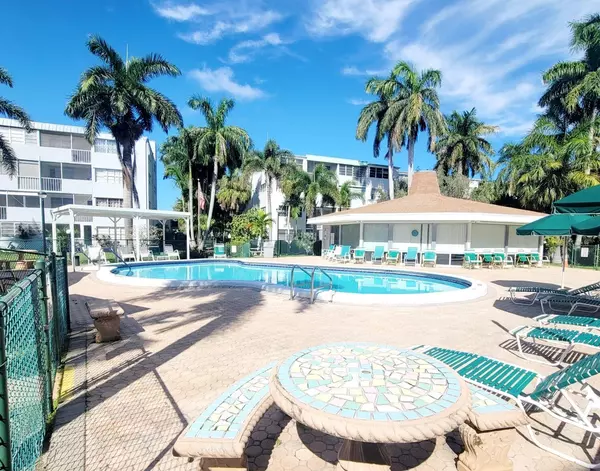 Hallandale Beach, FL 33009,1333 E Hallandale Beach BLVD 121